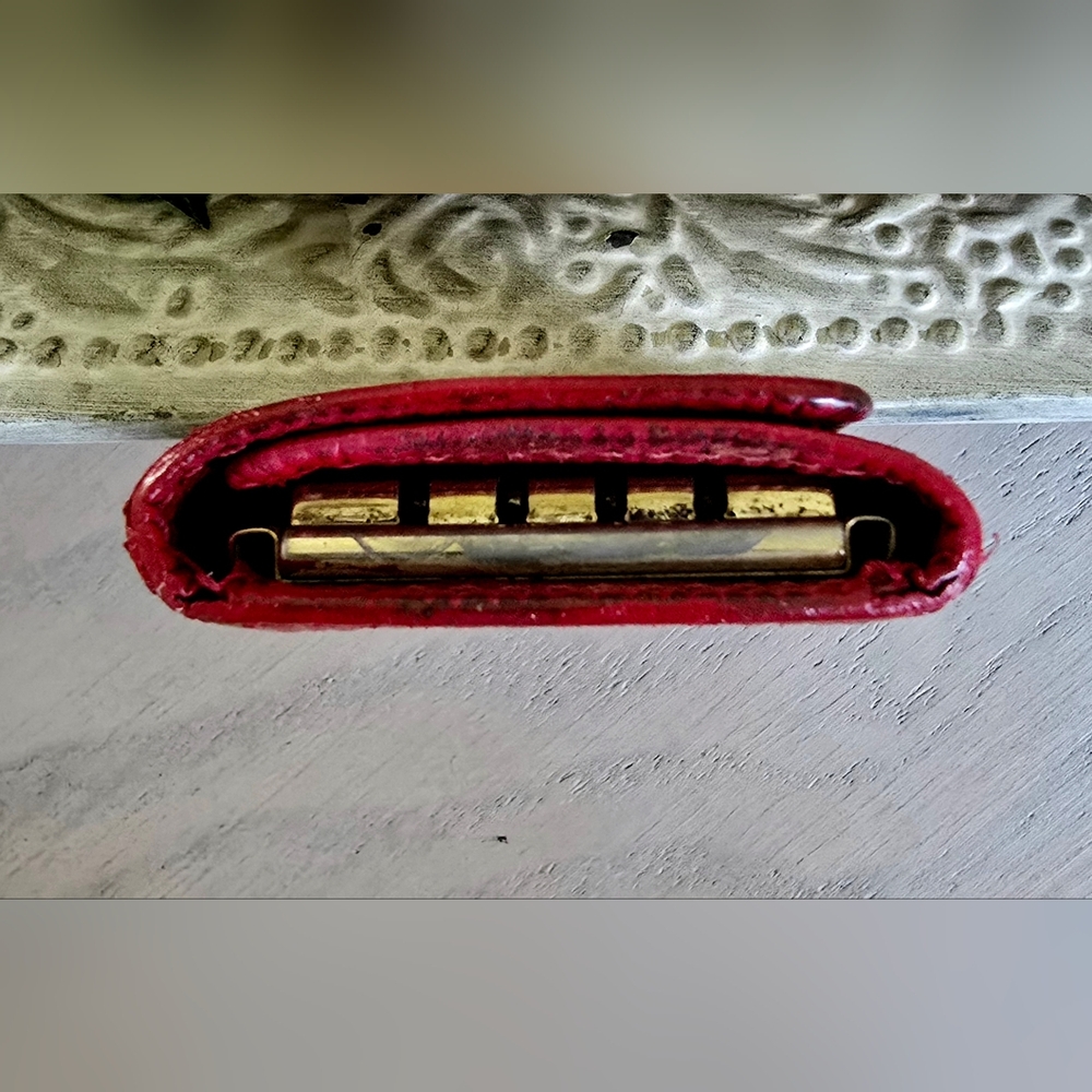 Louis Vuitton Vintage Red Epi 4 Key Holder - Picture 14 of 15